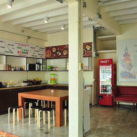 Sabye Club Hostel Bangkok Exteriör bild