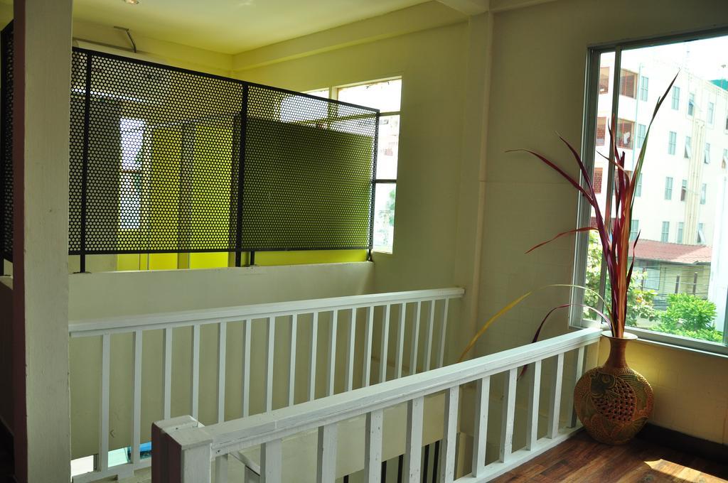 Sabye Club Hostel Bangkok Exteriör bild