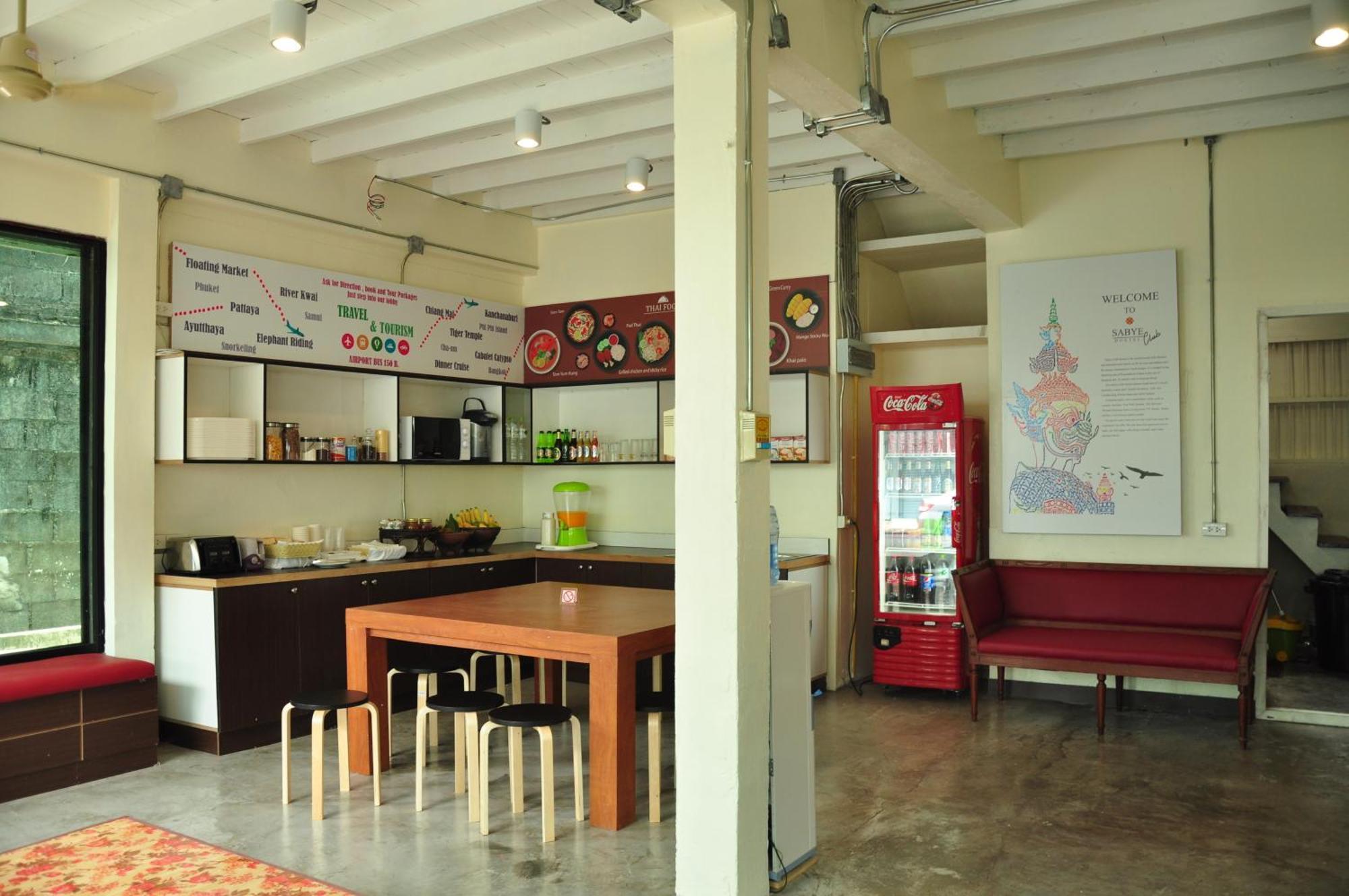Sabye Club Hostel Bangkok Exteriör bild