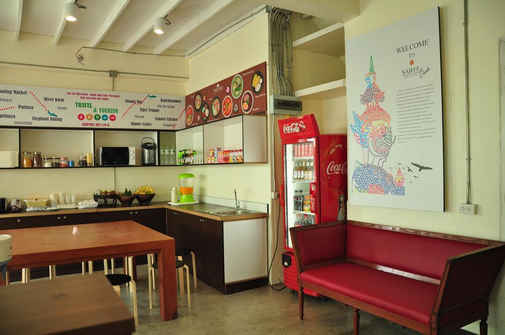 Sabye Club Hostel Bangkok Exteriör bild
